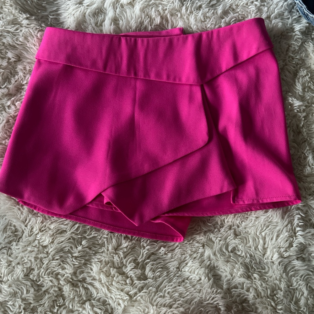 Vibrant High Waist Fuchsia Shorts with Tailored Fit